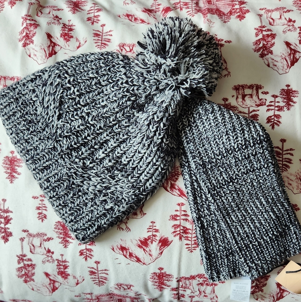 Rebecca Minkoff Hat and Arm Warmer Set